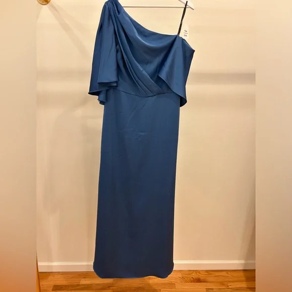 Theia - Kia Cape Gown - Picture 2 of 3